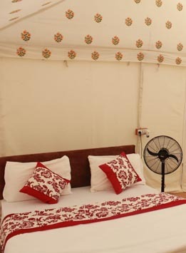 Swipe 👉to find out instragrammable places in Jaisalmer! 

☀️Bada Bagh
☀️Jain Temple
☀️Local Markets
☀️Khaba Fort
☀️Vyas Chhatri
☀️Sam Sand Dunes
☀️Nathmal Ji Ki Haveli
.
.
.
#hindustandesertcamp #hindustandesertcampgroup #hindustandesertcampjaisalmer #hindustandesertcampdesertcamp #hindustandesertcamppalacehotel #jaisamerdiaries #jaisalmertrip #placestovisit #beautyofjaisaler #jaisalmer #jaisalmertour #jaisalmertourism #rajasthan #weekendgetaway #travelblog #khabafort #vyaschatri #sanddunes #badabagh